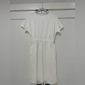 White Short-Sleeved Tunic Dress. Size M NWOT